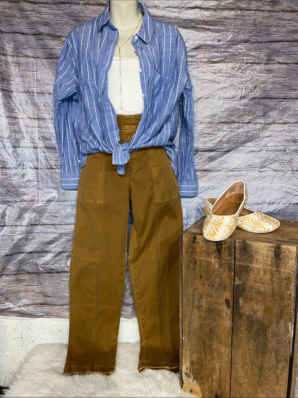Time and Tru Light Blue Striped Button Down Long Sleeve Top